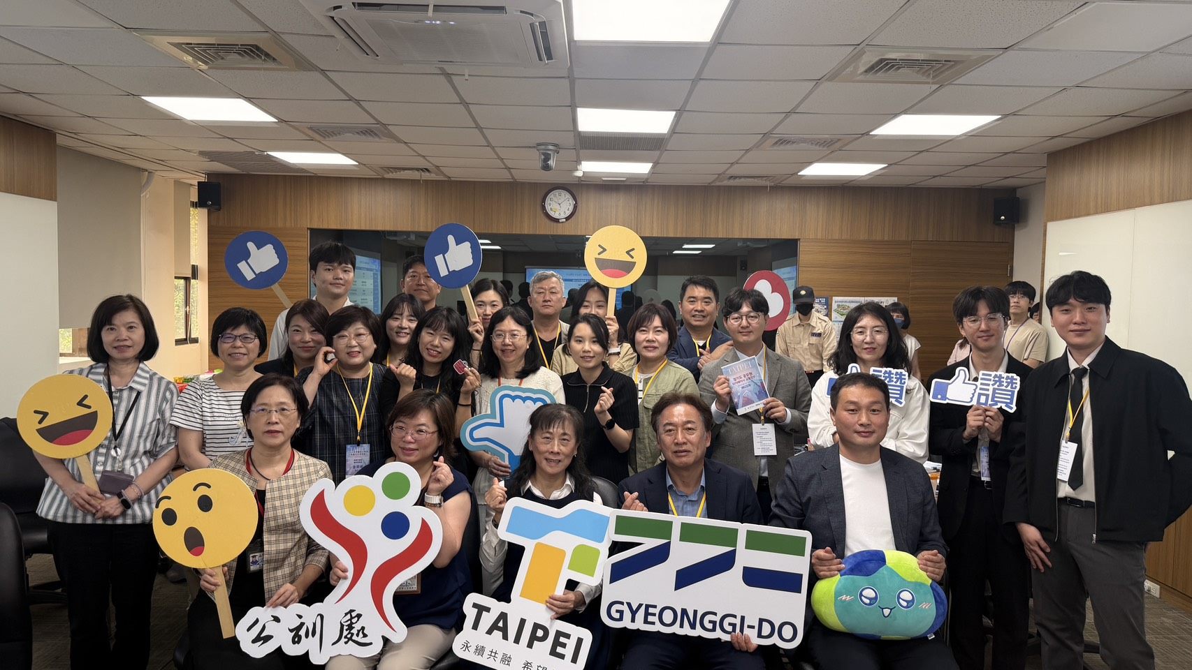 歐爸來學智慧城市!京畿道18位公務員來臺北交流 今年邁入第10年 歐爸來學智慧城市!京畿道18位公務員來臺北交流 今年邁入第10年