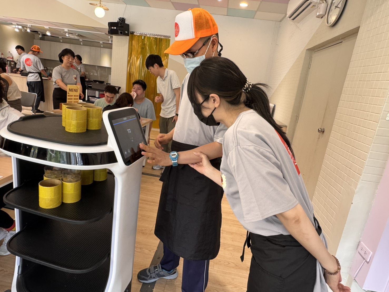 AI走進校園!送餐機器人 servi+ 進駐臺北啟明學校 開啟智慧無障礙學習新篇章