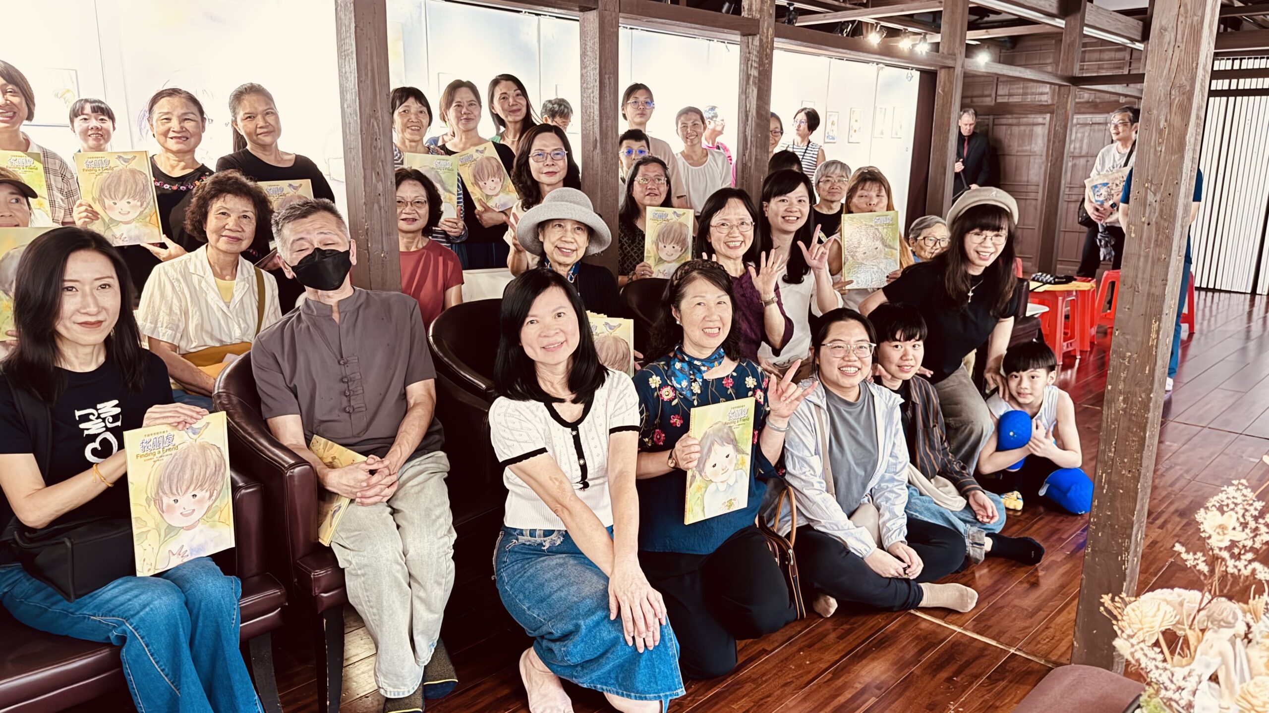 找朋友簽書會合影-