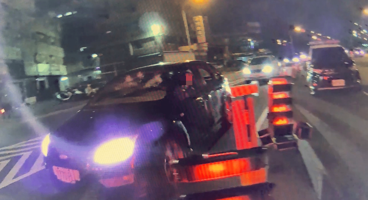 擋風玻璃碎裂還上路　彰化員警攔車起獲毒品
