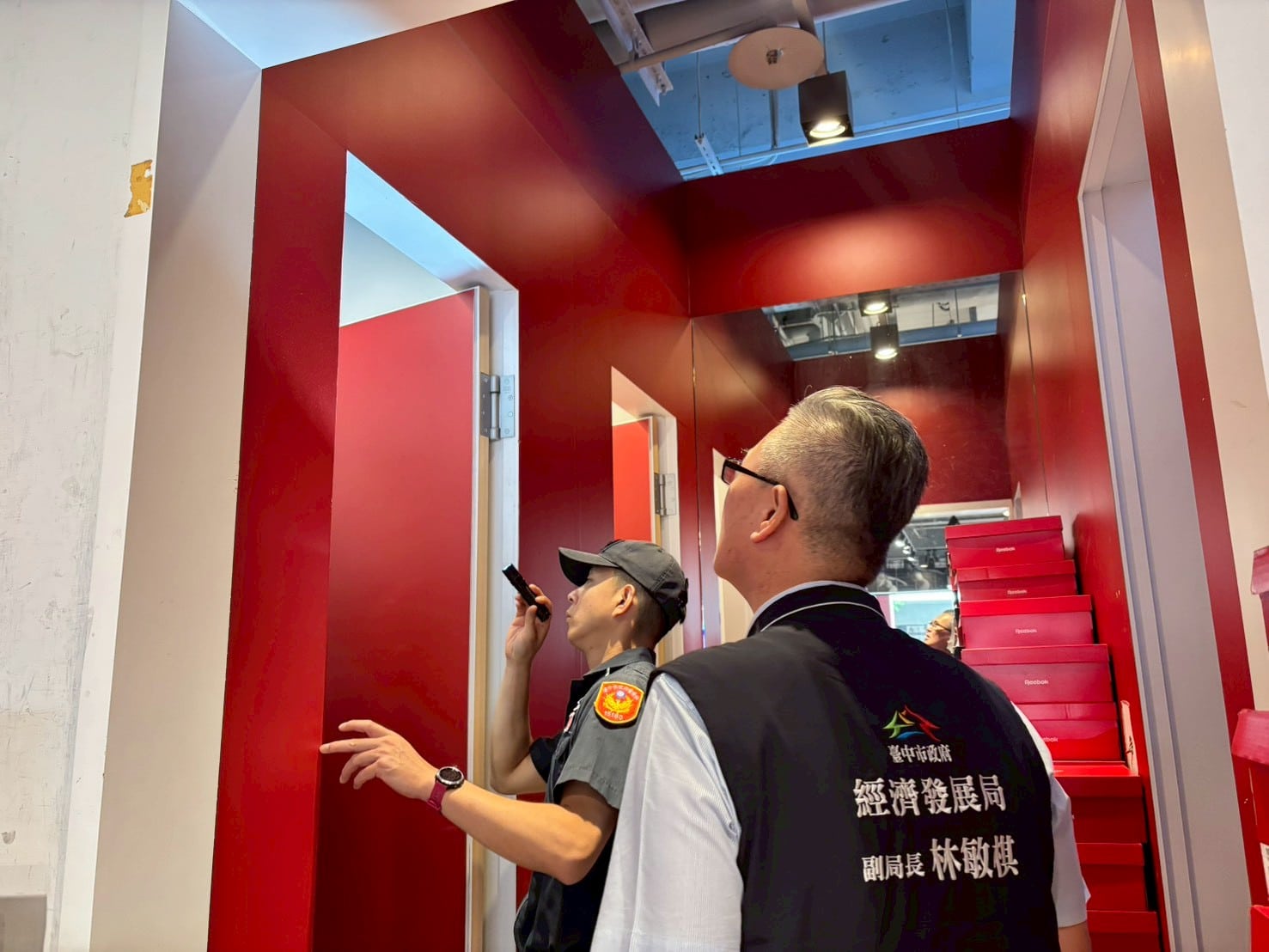 守護市民隱私安全零死角！　中市啟動百貨賣場擴大稽查 首波大遠百、日曜、三井Outlet均合格