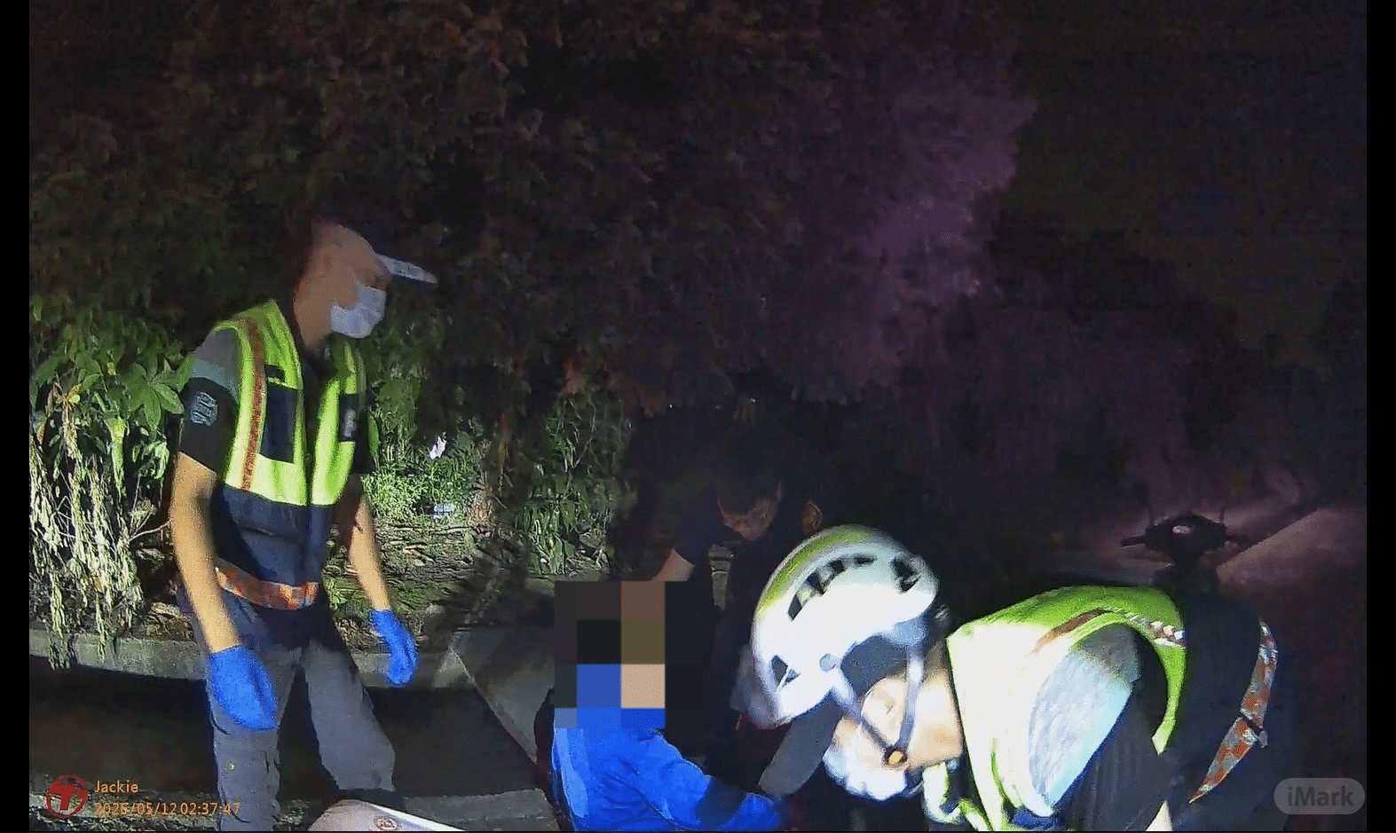 癲癇男深夜倒臥水溝旁　北斗警即時救援化險為夷