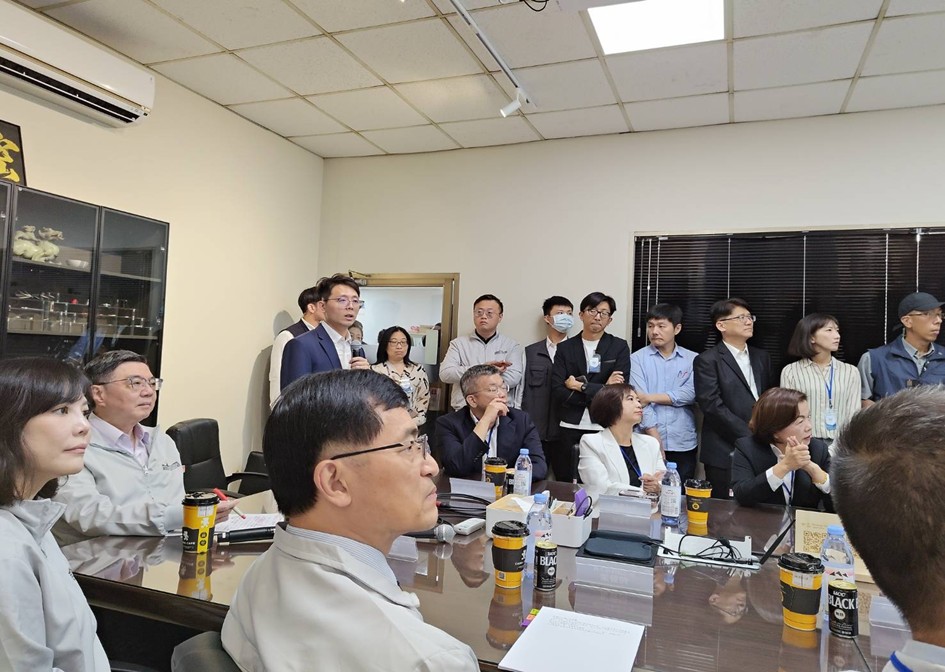行政院長率團參訪台中企業　中市經發局：AI助攻產業升級 展現「黑手變金手」實力