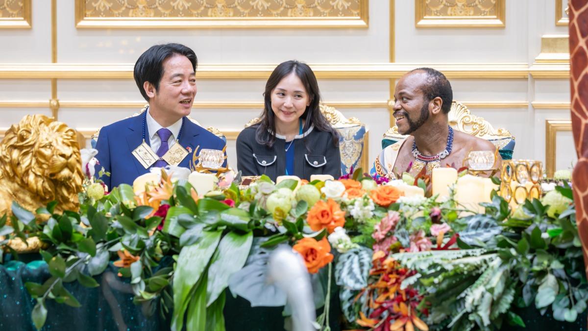 賴清德致贈史瓦帝尼國王、王母「8頭牛」象徵邦誼永續　禮品具台灣意象與多元文化特色