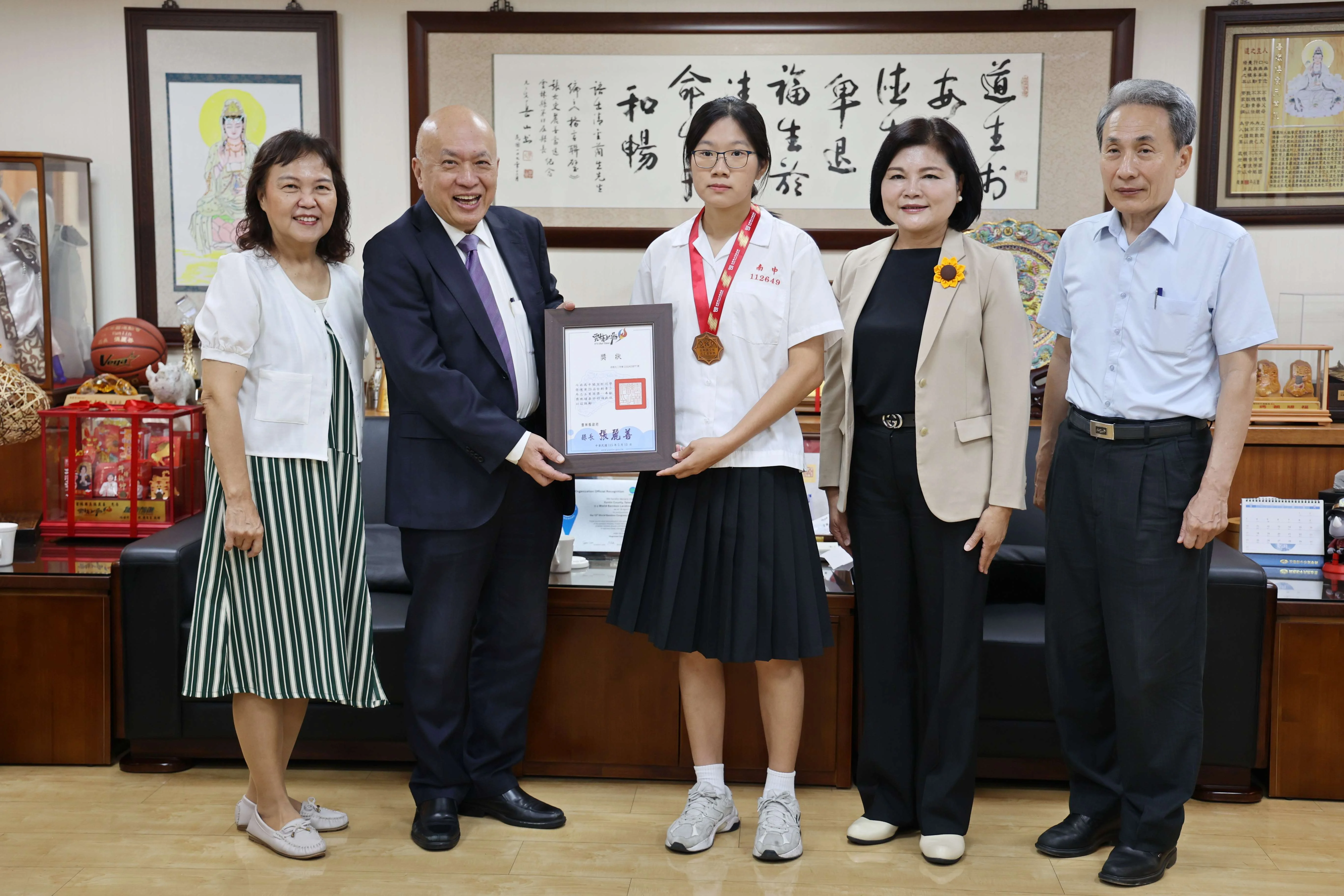 張麗善縣長接見並嘉勉第26屆台新青少年志工菁英獎人員及團體