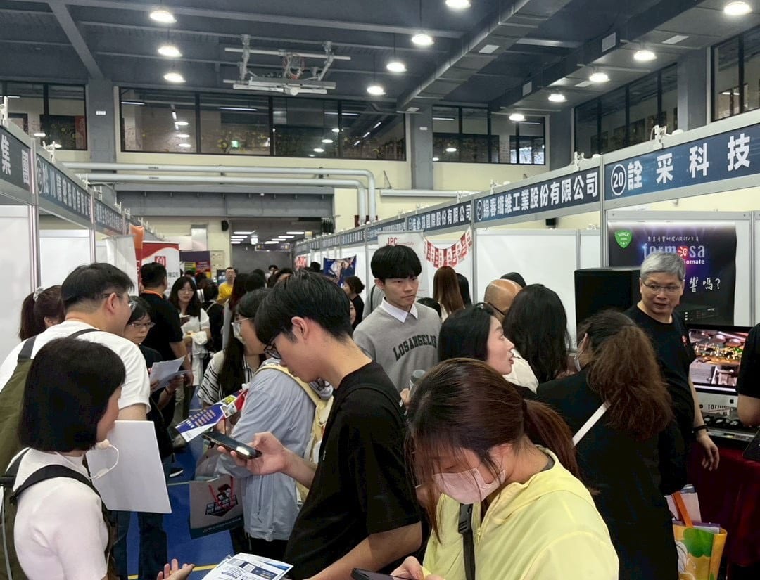 致理校園就博會熱鬧登場　展現企業最愛　媒合率衝破5成