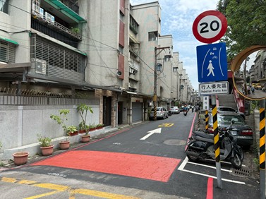 打造友善生活巷道　新店中正路117巷設行人優先區　「捷徑巷」變「安心巷」　