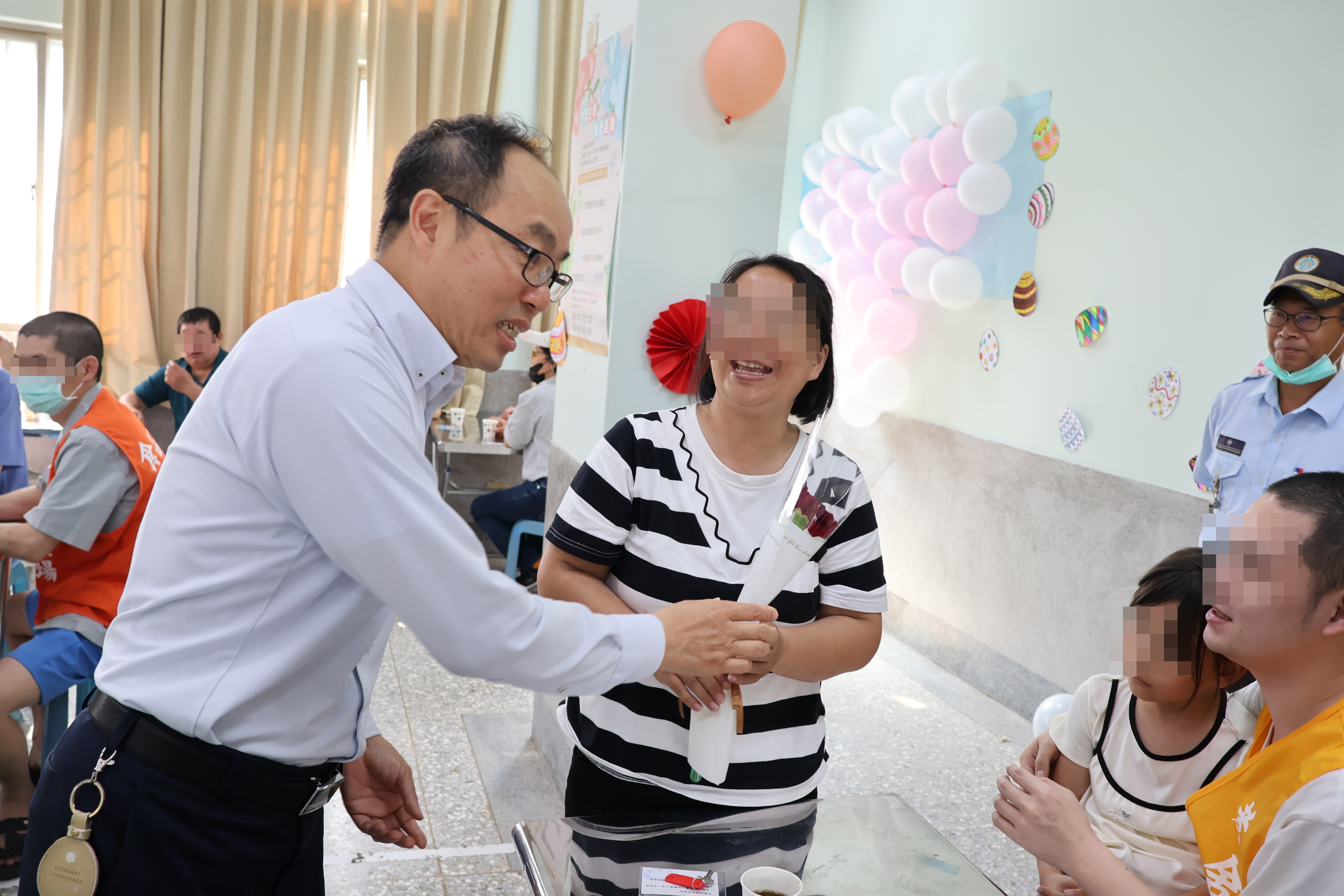 康乃馨的守護 苗栗看守所溫情懇親 點燃更生希望