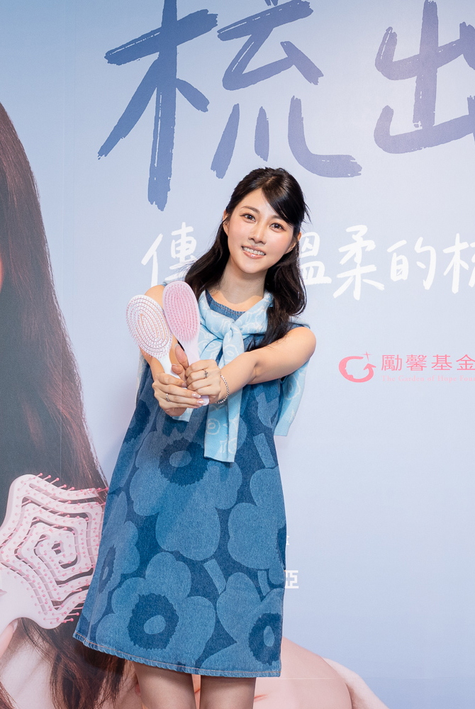 阿部瑪利亞母親節化身公益大使 溫柔「梳」出愛力挺少女安置家園