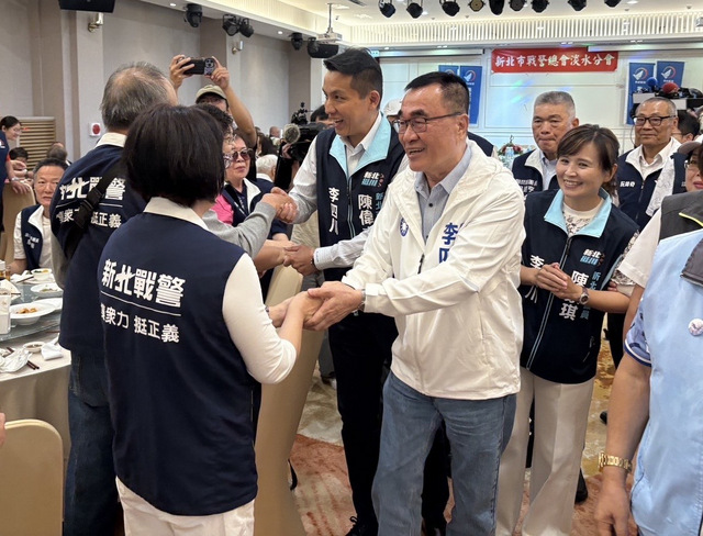 出席退休警察活動　李四川自嘲被“抹”成黑道