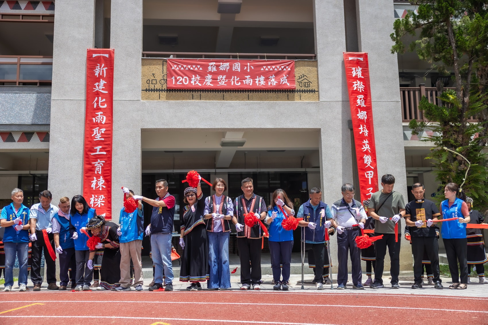 信義鄉羅娜國小新建校舍　化雨樓落成