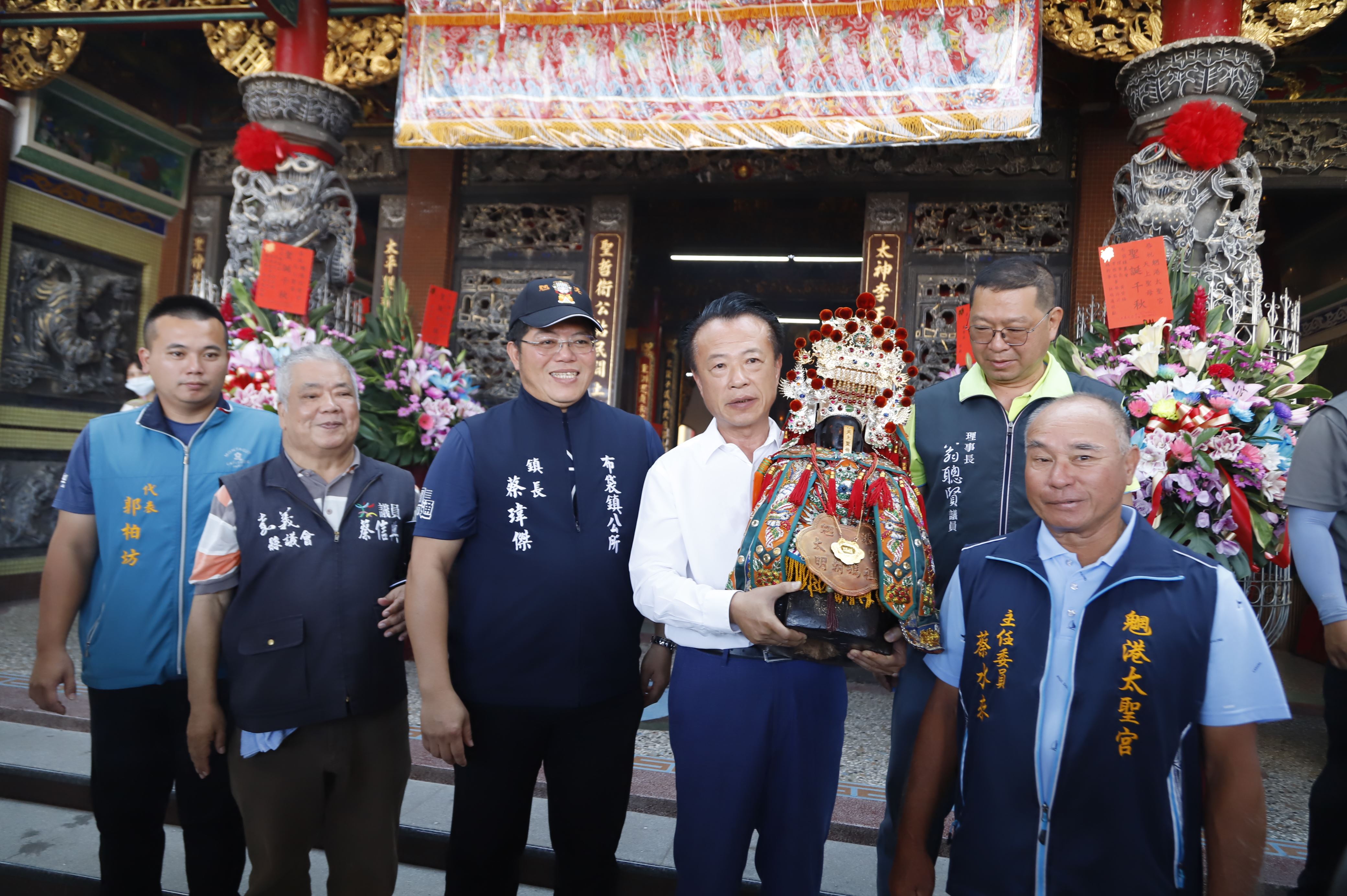 布袋魍港太聖宮媽祖遶境　翁章梁扶轎出巡