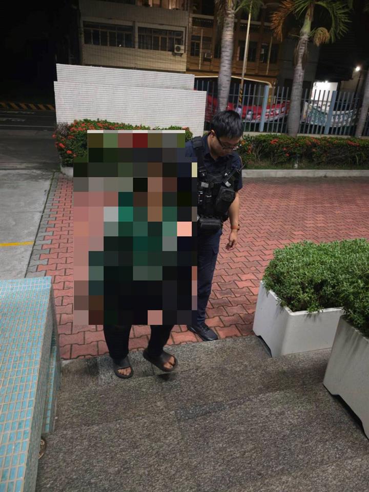 失智老人深夜滯留在外　鹿港暖警協助聯繫家屬載回返家