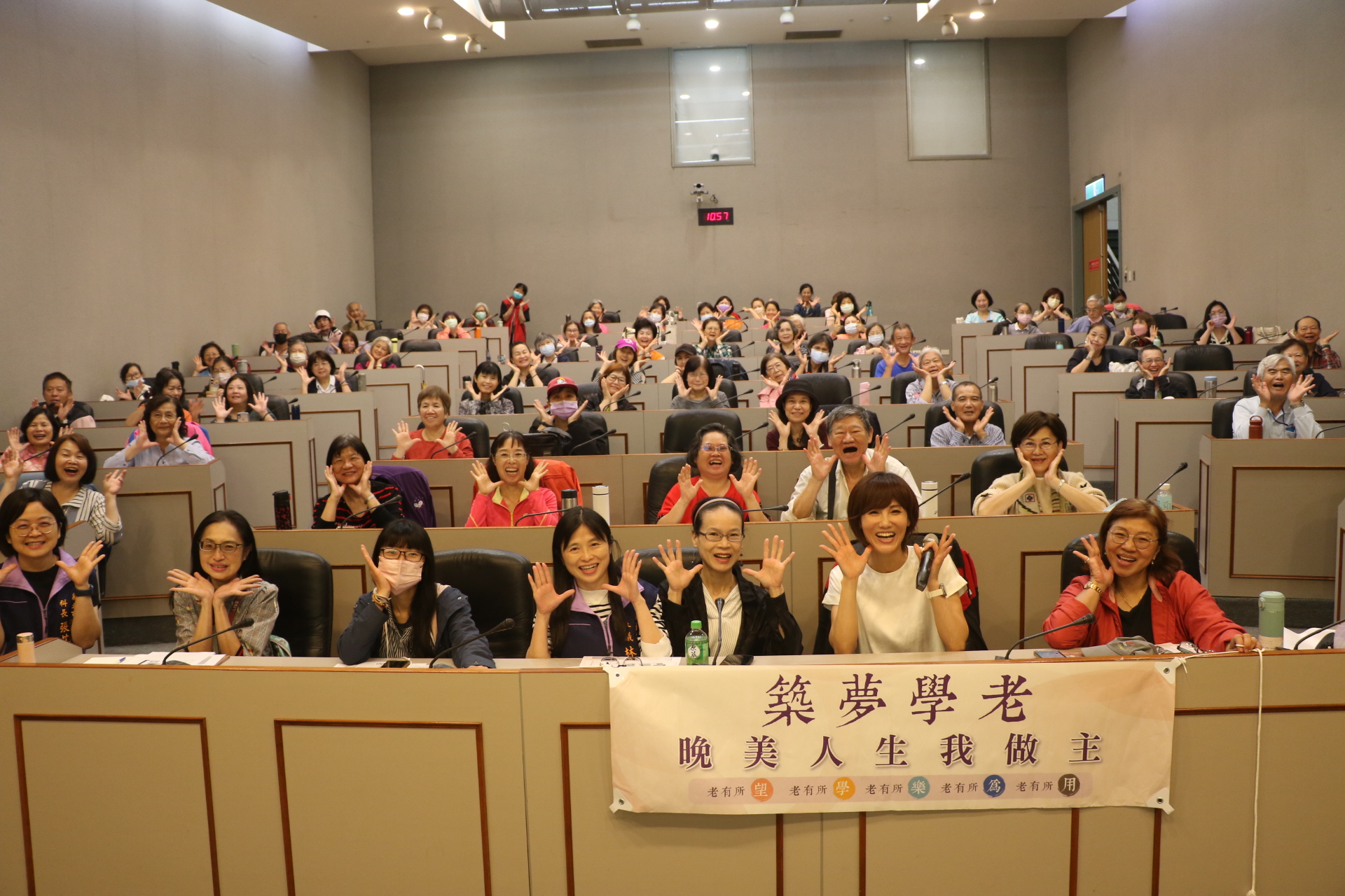 「對自己笑是智慧　對別人笑是慈悲！」　愛笑瑜伽協會王淑芳笑迎晚美人生