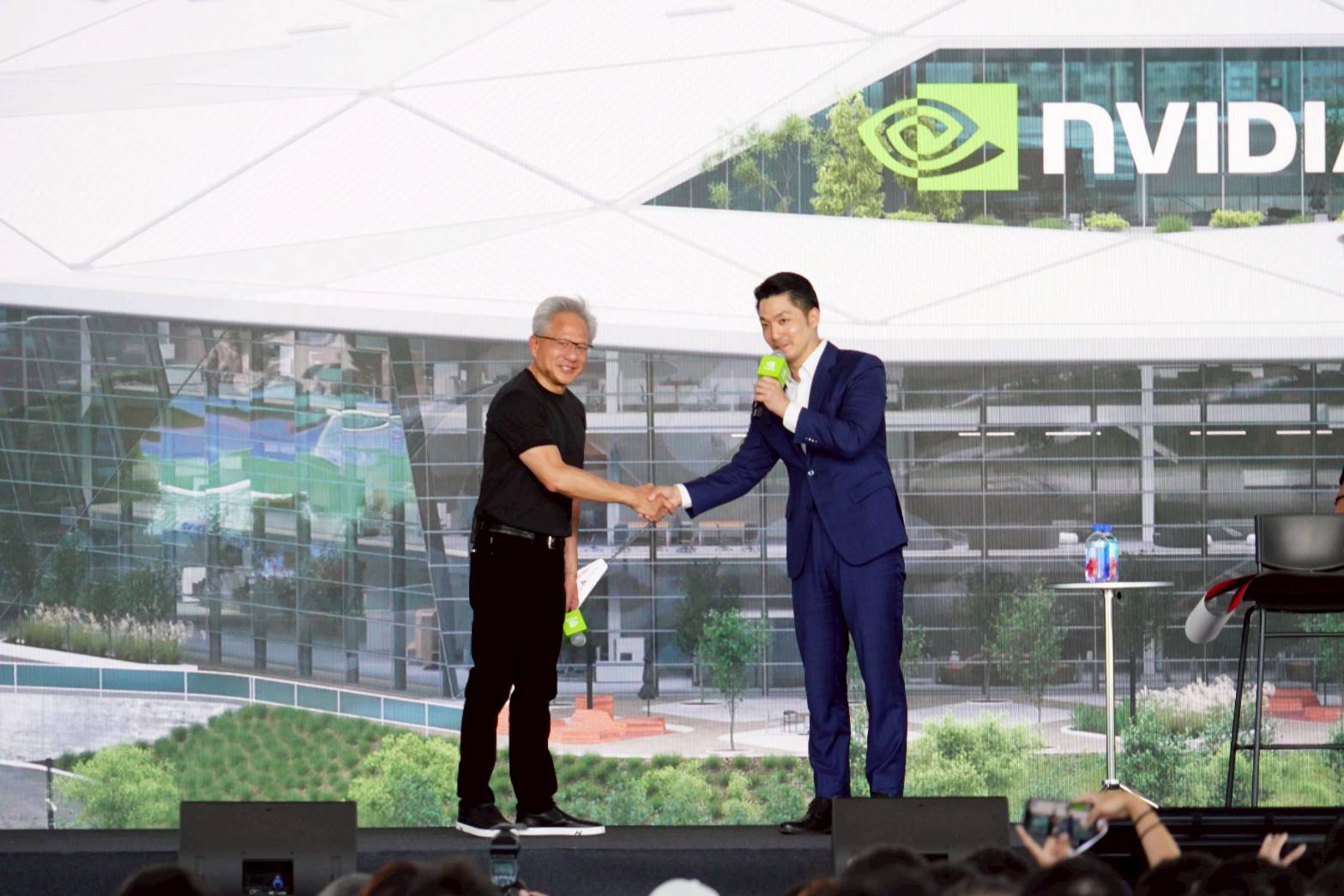 北士科輝達總部邁步　蔣萬安贈市鑰祝賀黃仁勳入厝