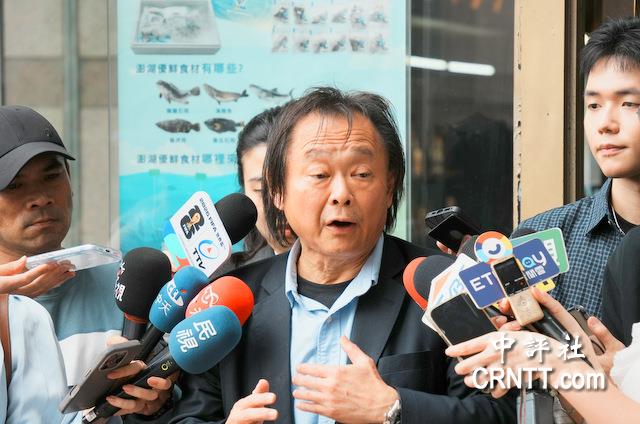 周玉蔻嗆開除　王世堅火大：沒看到山洞就等著被火車撞