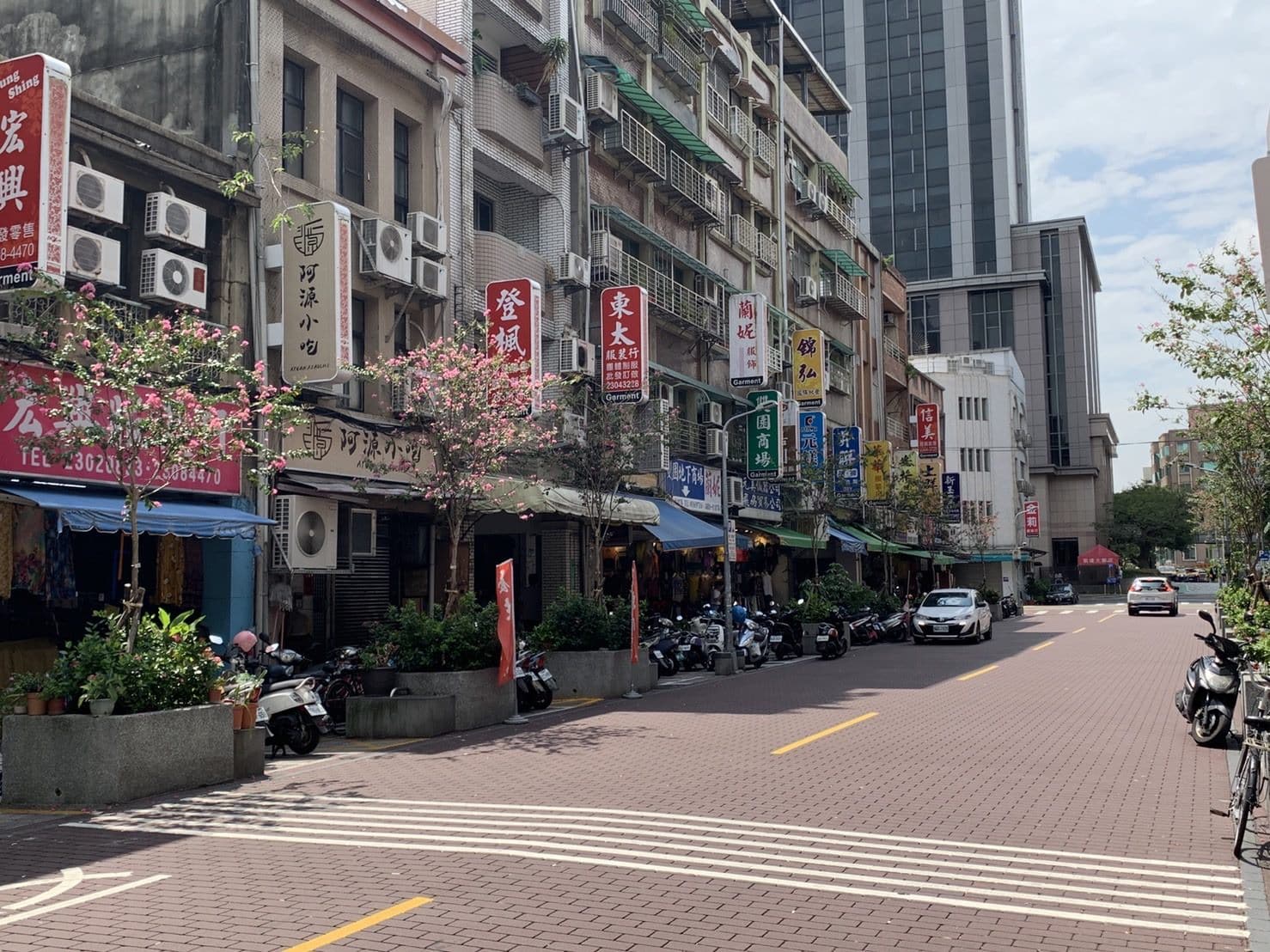 粉桃紫薇花現萬華街道　浪漫妝點浪漫ing