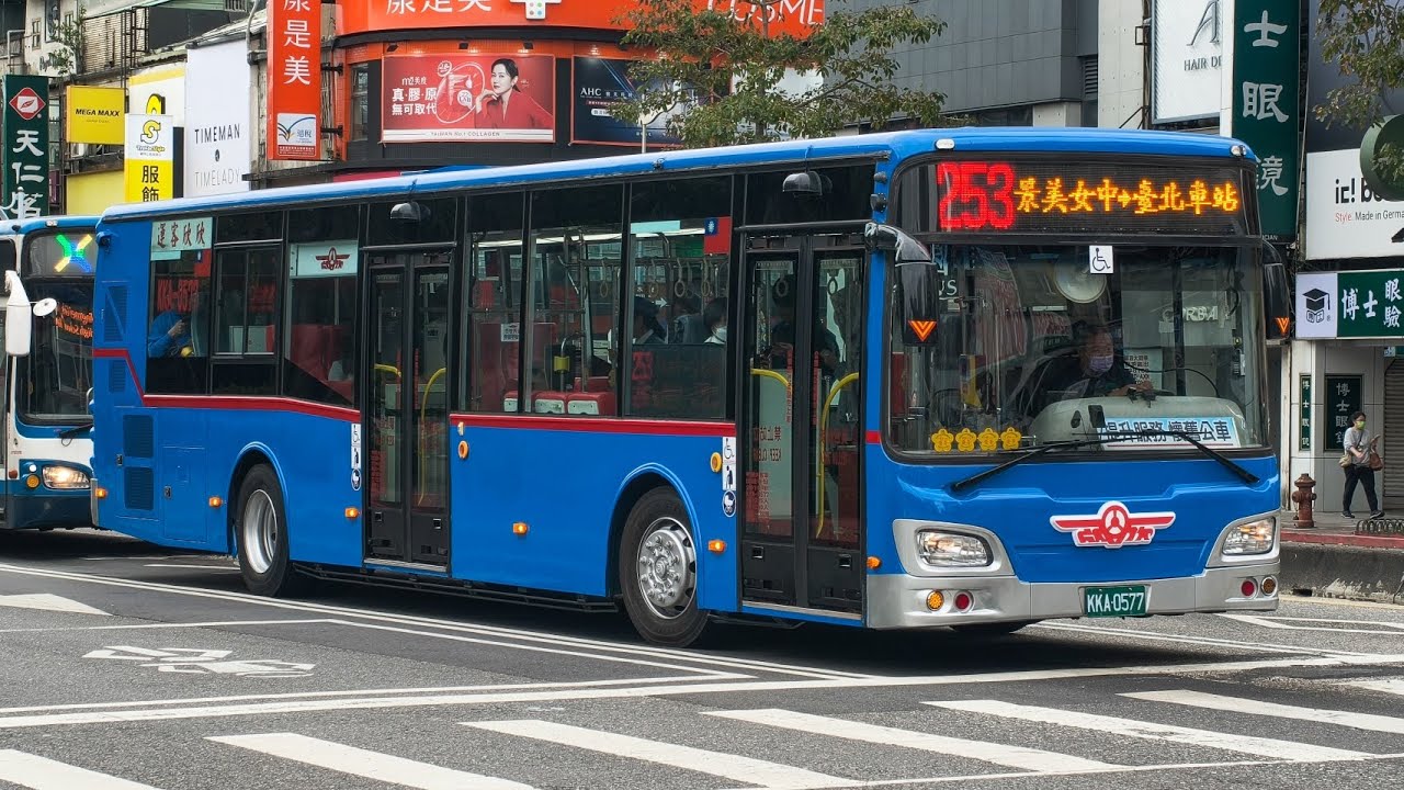 景美女中迎64校慶 復刻藍色公車重返校園 喚醒「黃衫客」17歲回憶 景美女中迎64校慶 復刻藍色公車重返校園 喚醒「黃衫客」17歲回憶