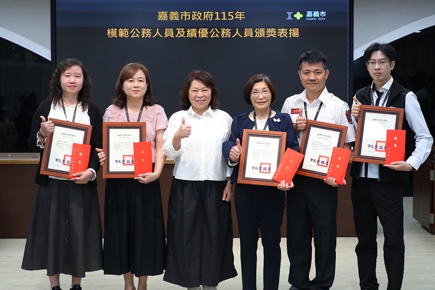 嘉義市表揚公務菁英　黃敏惠：小城市也能發揮大力量