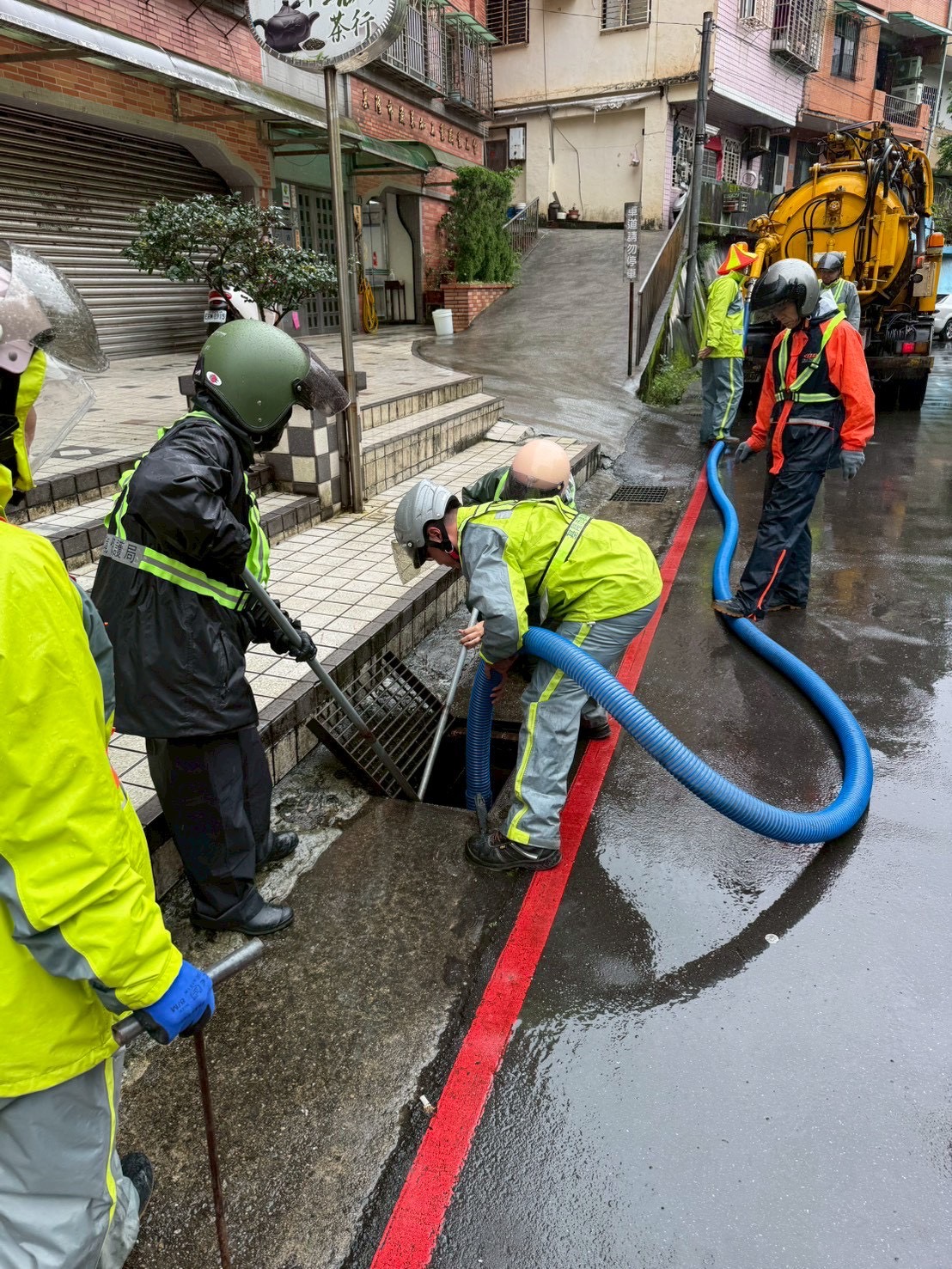 基隆市環保局加強溝渠清淤　防汛兼阻絕病媒蚊鼠隱患