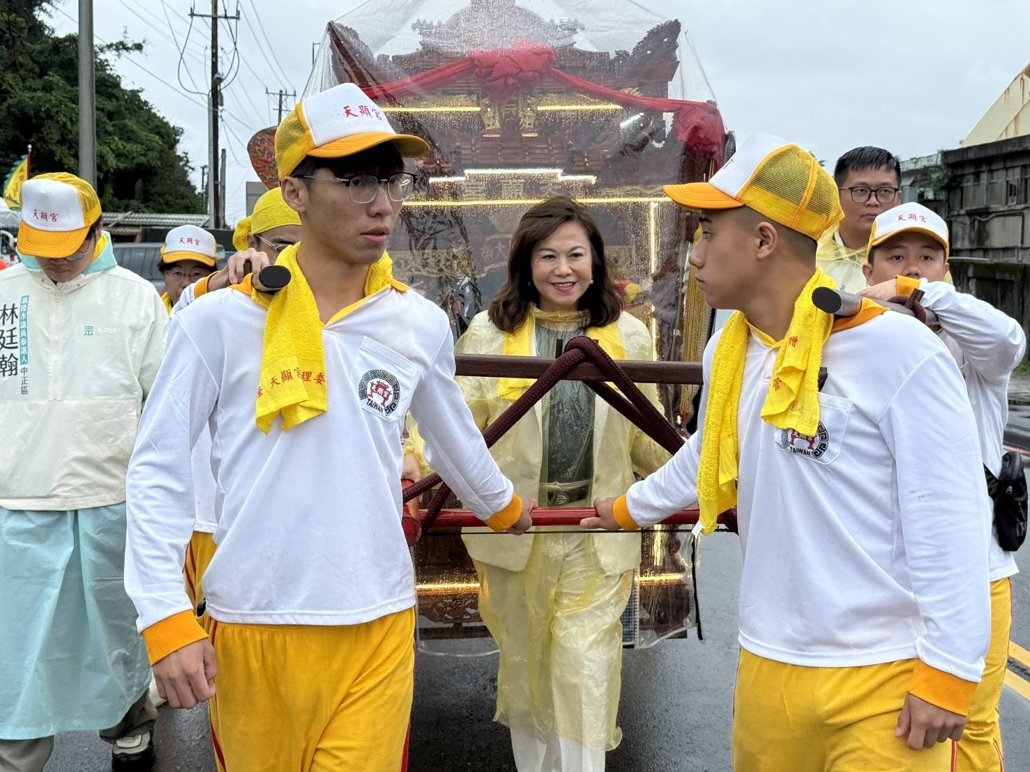 天顯宮舉辦媽祖繞境祈福活動　邱佩琳抬轎與神同行祈願平安