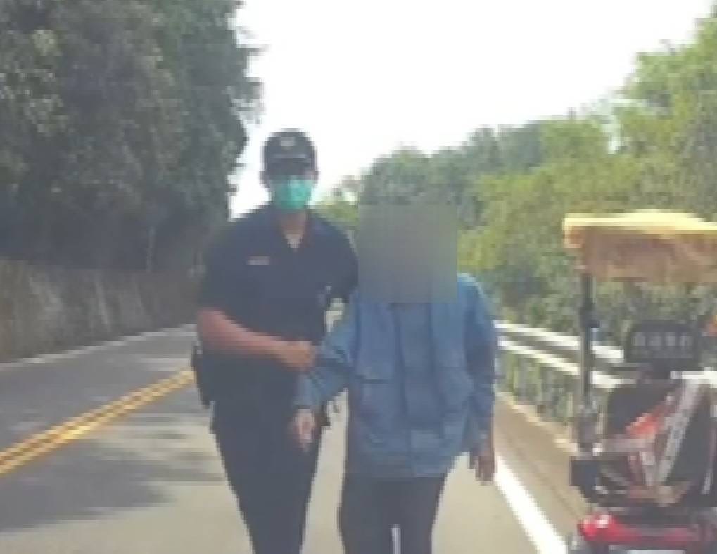 思念兒外出迷途12公里　埔里暖警助老翁平安返家