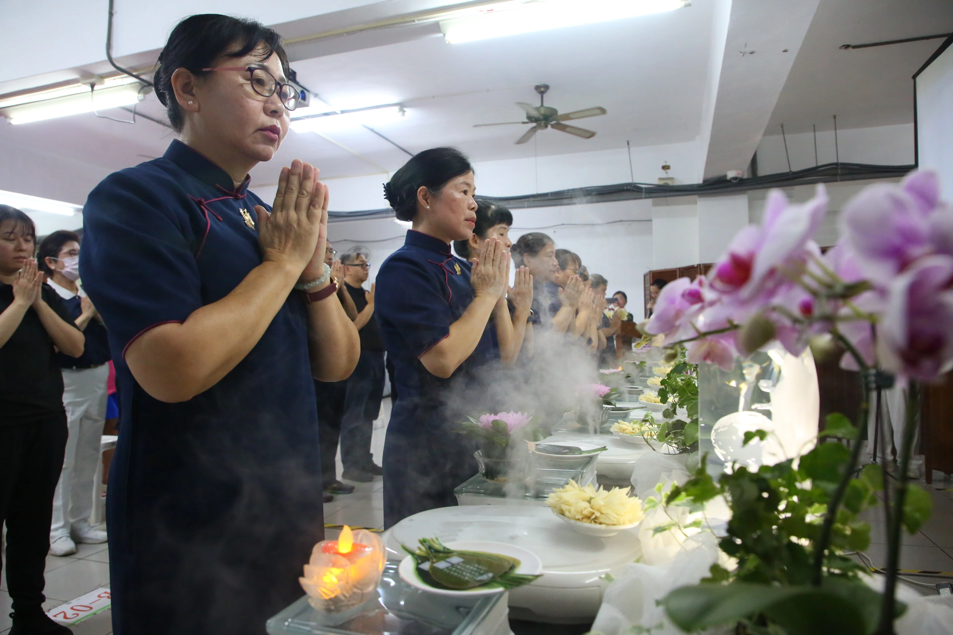 南投慈濟將浴佛台搬進收容所　撫慰移工異鄉心