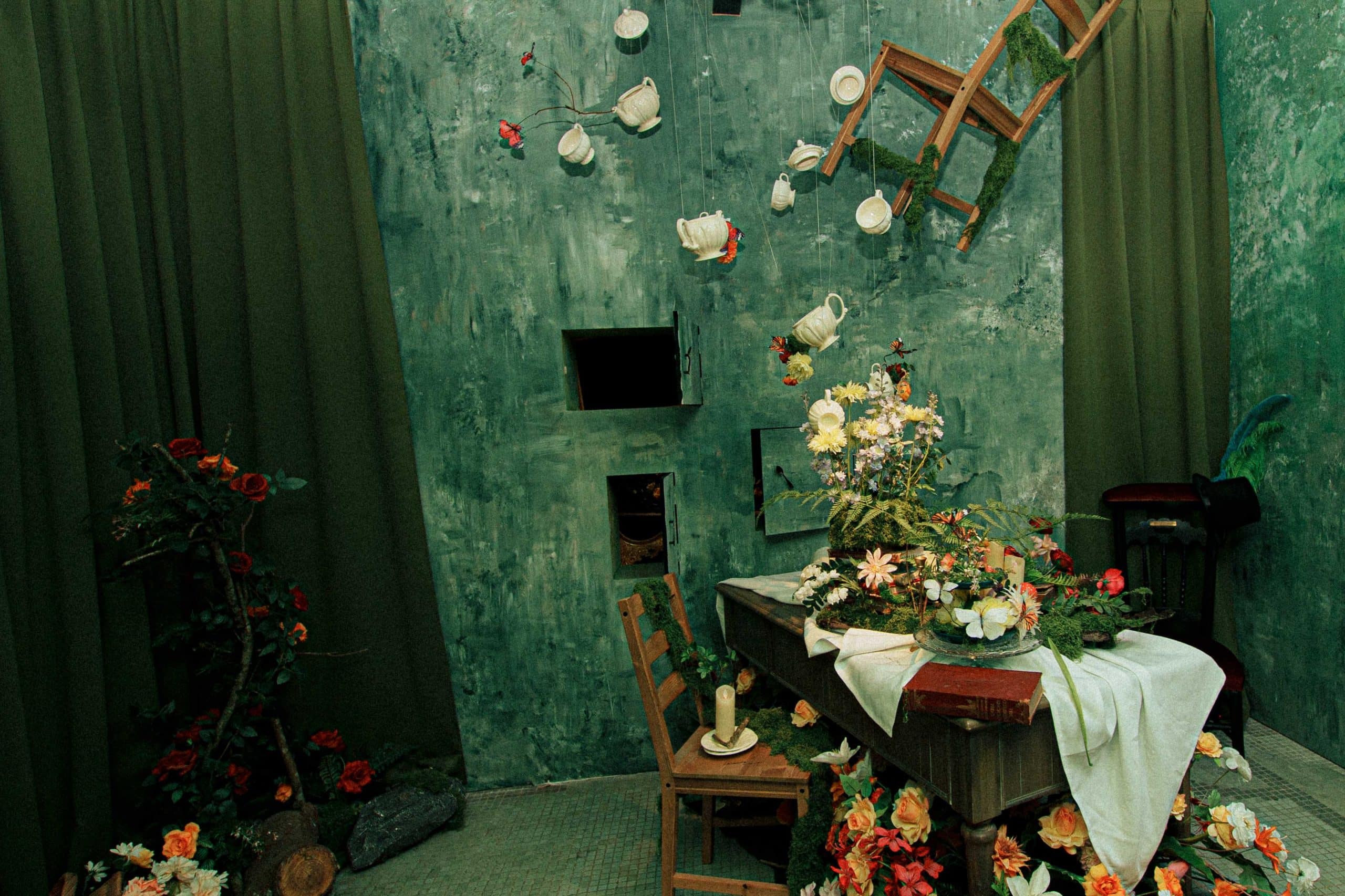 《愛麗絲夢遊仙境：兔子洞的秘密》 沉浸式體驗展 5/28 松菸盛大登場