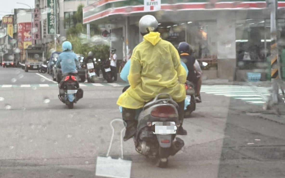 男子吸毒𤈛惚騎車上路 溪湖員警即時攔截拆雷 男子吸毒𤈛惚騎車上路 溪湖員警即時攔截拆雷