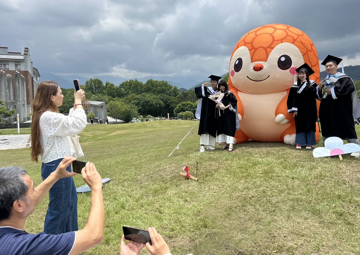 追求卓越更要保有溫度！暨大畢業典禮武東星談擁抱創新、趙文崇勉勵平凡中累積生命資產