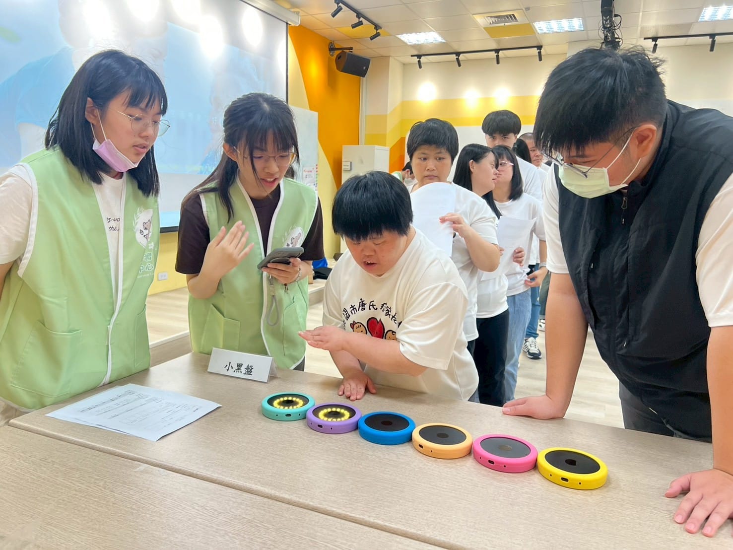 智慧醫療走入社區 中央大學攜手桃園唐氏症家長協會推動健康照護與AI實作教育
