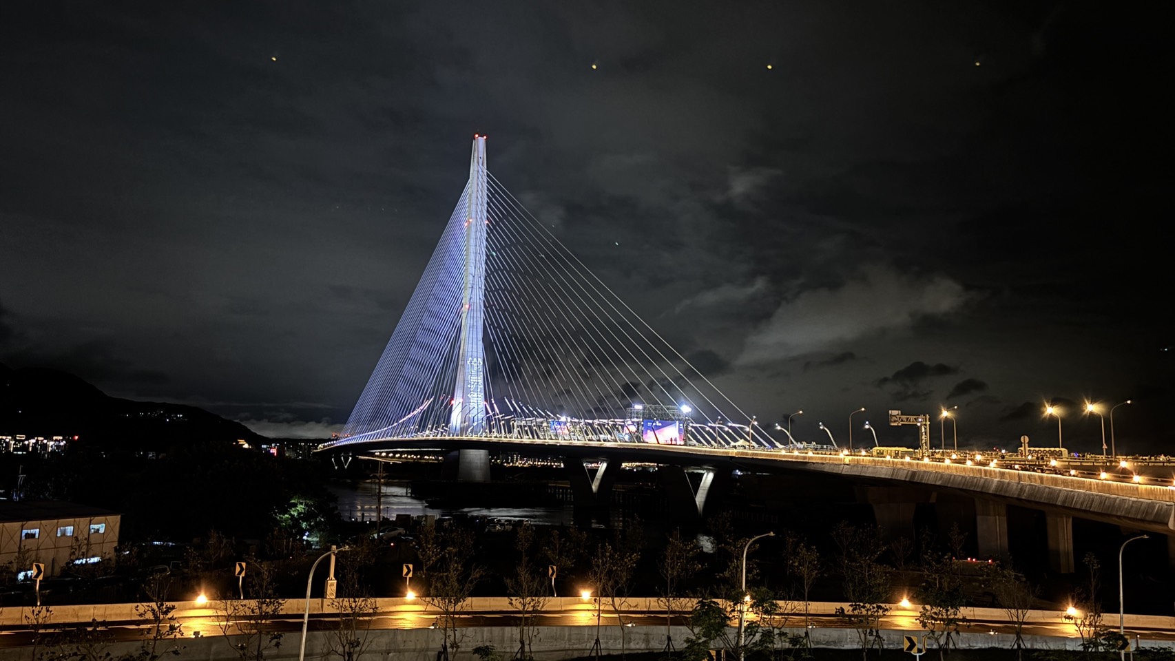 世紀工程「淡江大橋」感恩‧美好之夜晚會登場　侯友宜：新北的地標台灣的國門