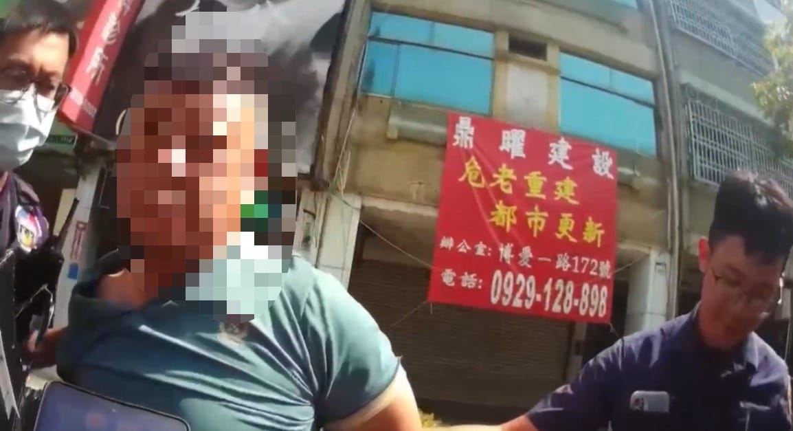 高雄警騎車未禮讓行人遭攔　抓狂暴走遭壓制法辦