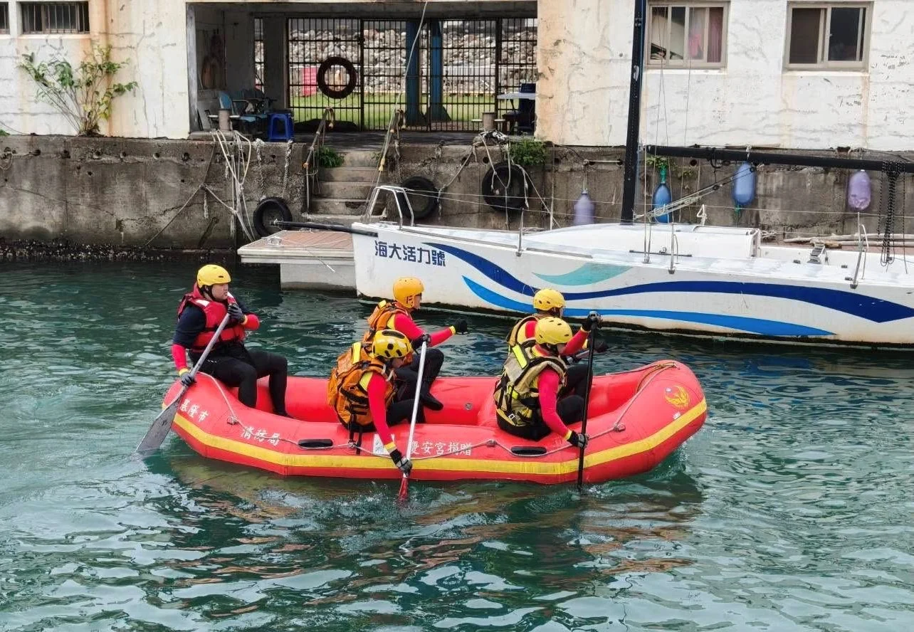強化水域救援應變能力 基隆消防局辦理操舟救生訓練守護市民安全
