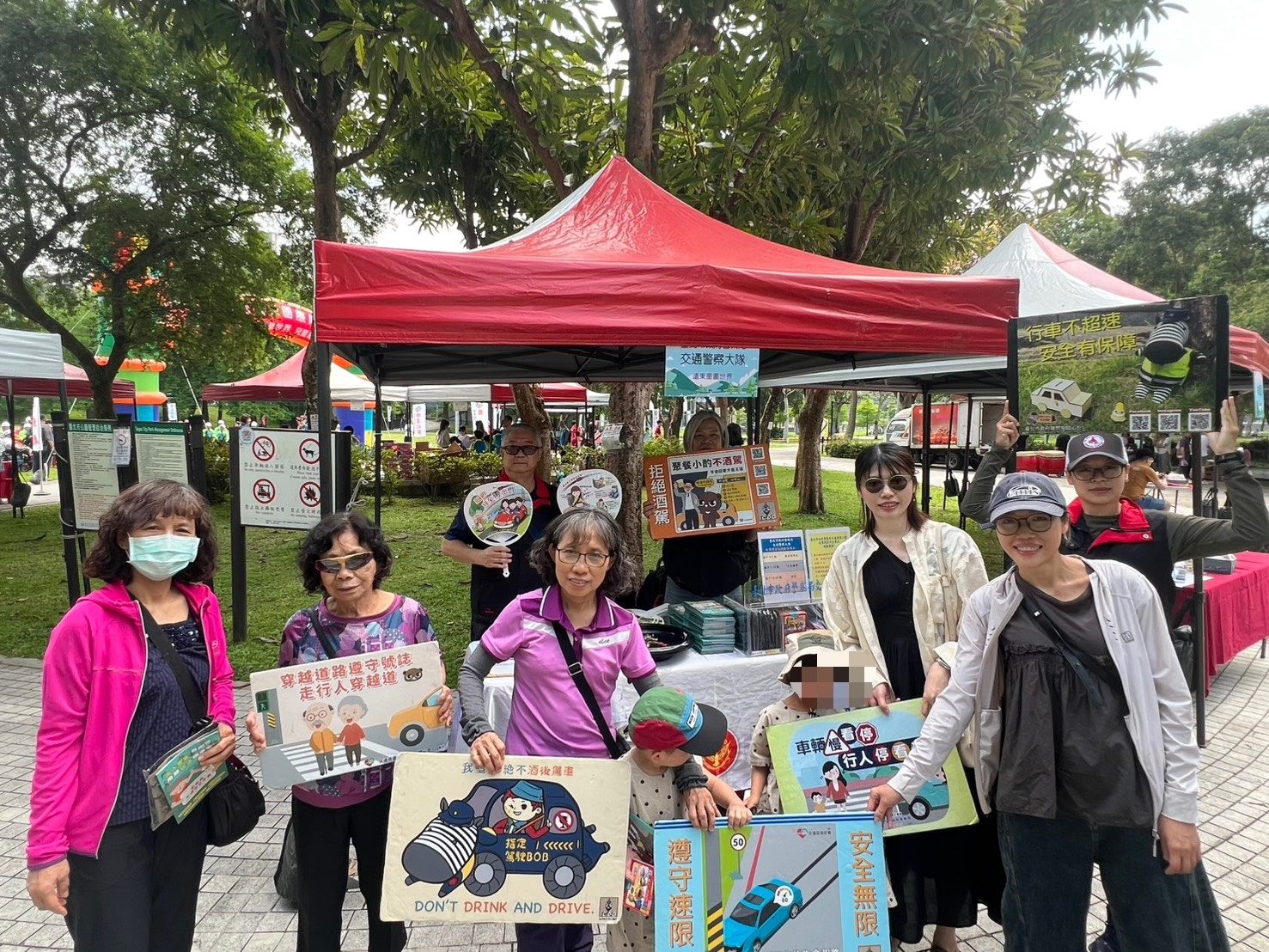 與爸媽牽手畫世界　北市警交大大湖公園守護童行