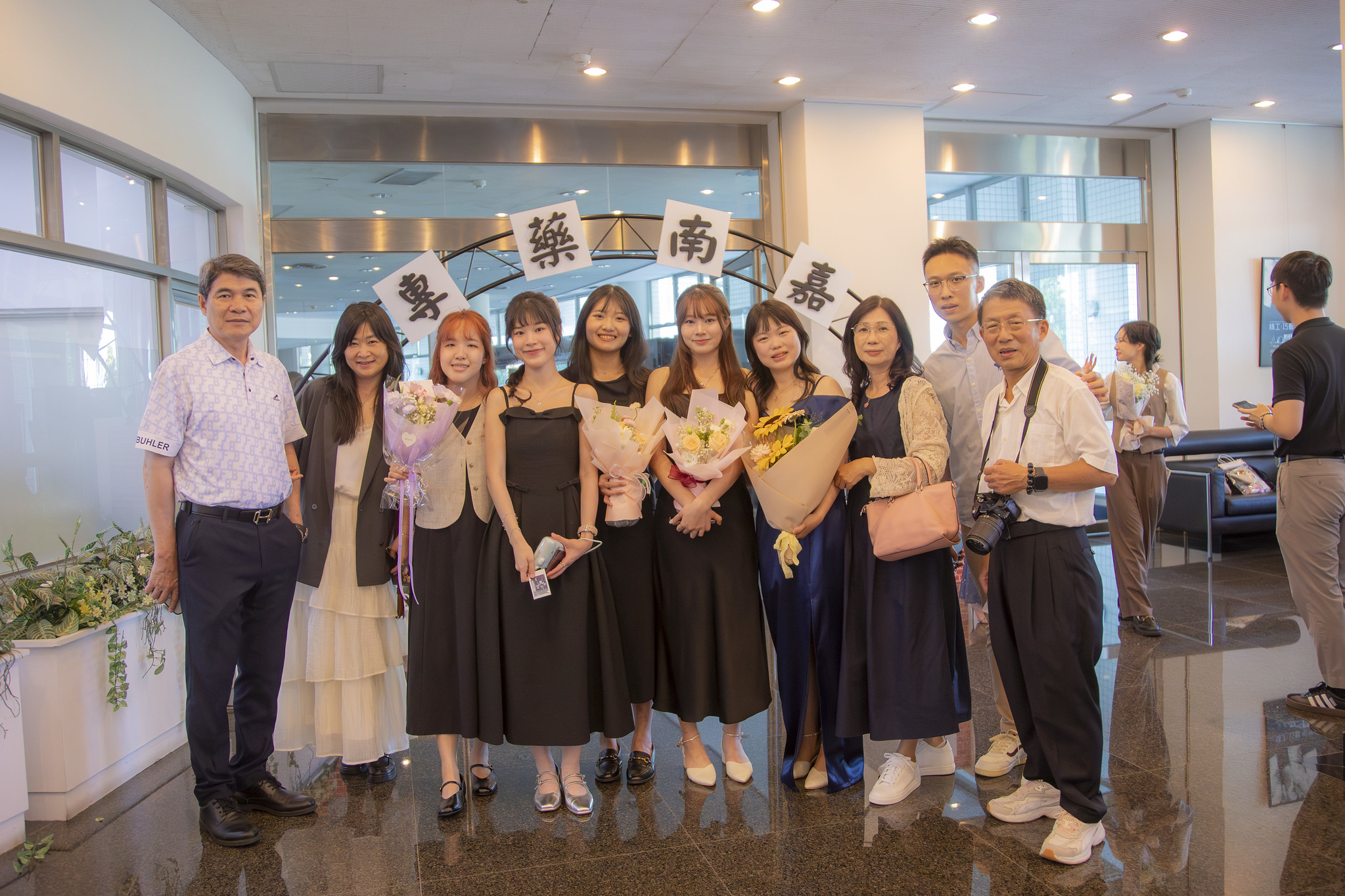 嘉藥藥學系授袍典禮 222名藥學生邁向藥師實務
