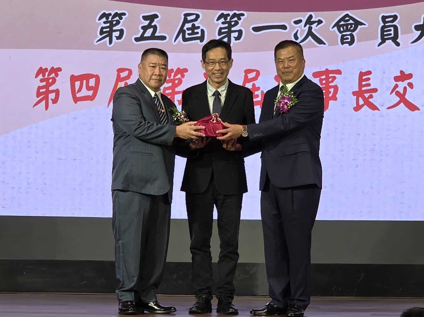 台中市工商協進會理事長交接　市府攜手產業共創台中經濟新榮景
