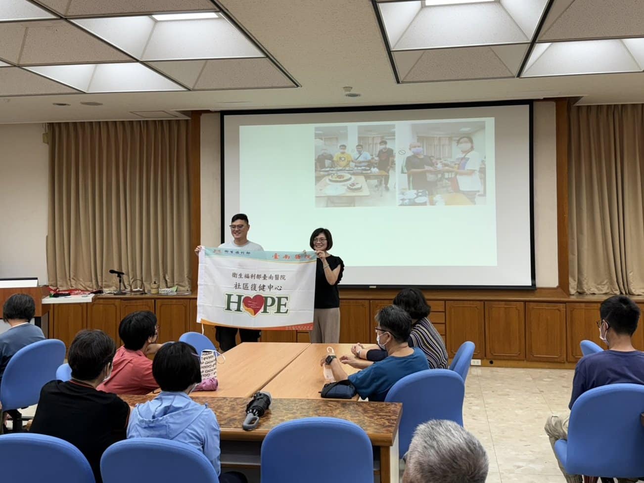 臺南醫院社區復健中心辦理家屬聯誼會 結合海廢再生與藝術輔療