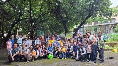 北屯荔枝老樹公園結實纍纍迎豐收！　中市建設局攜手荒野保護協會辦採果活動推食農教育