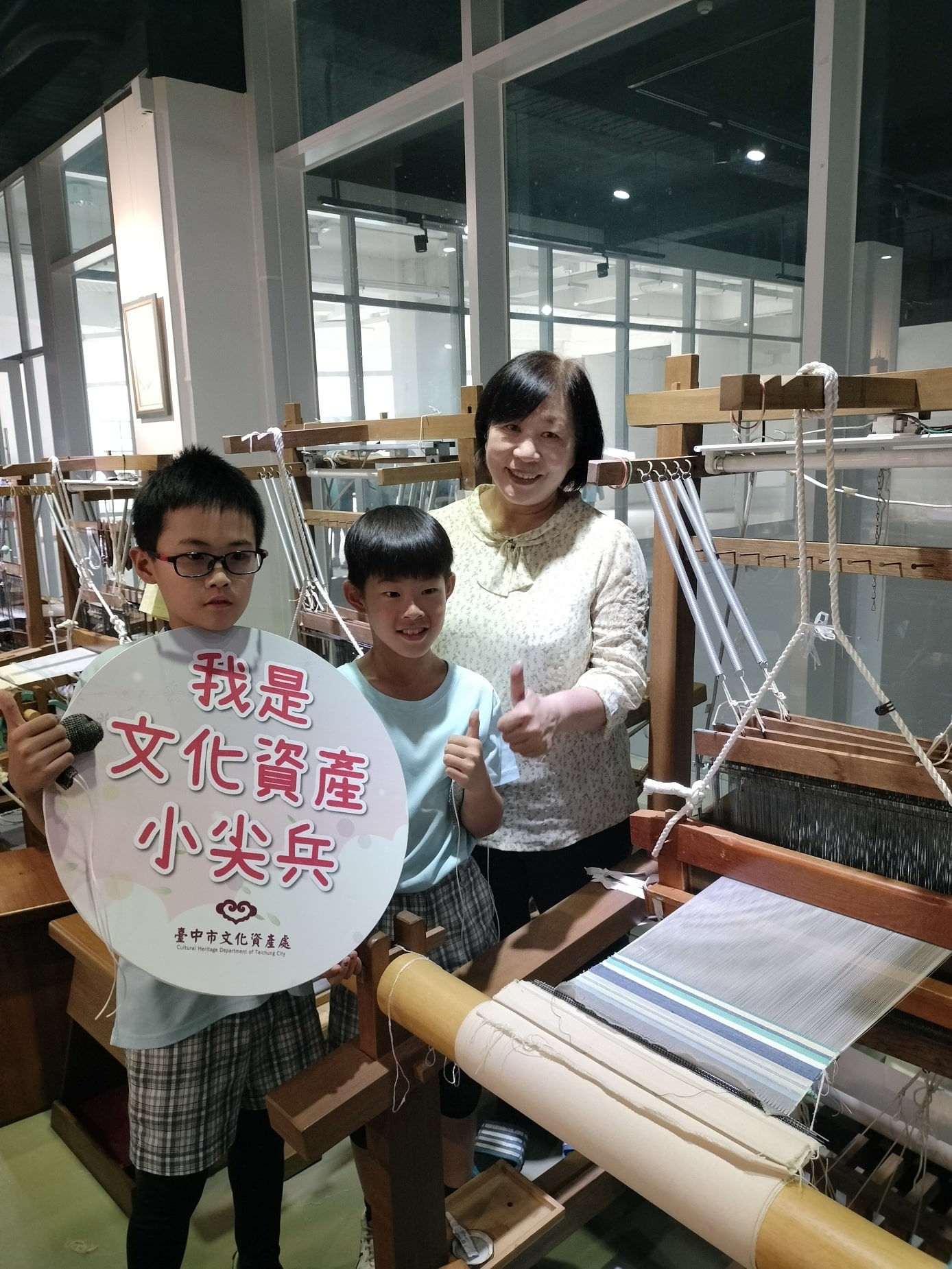 人間國寶黃蘭葉親授！　台中學童化身小織手體驗緙絲工藝魅力