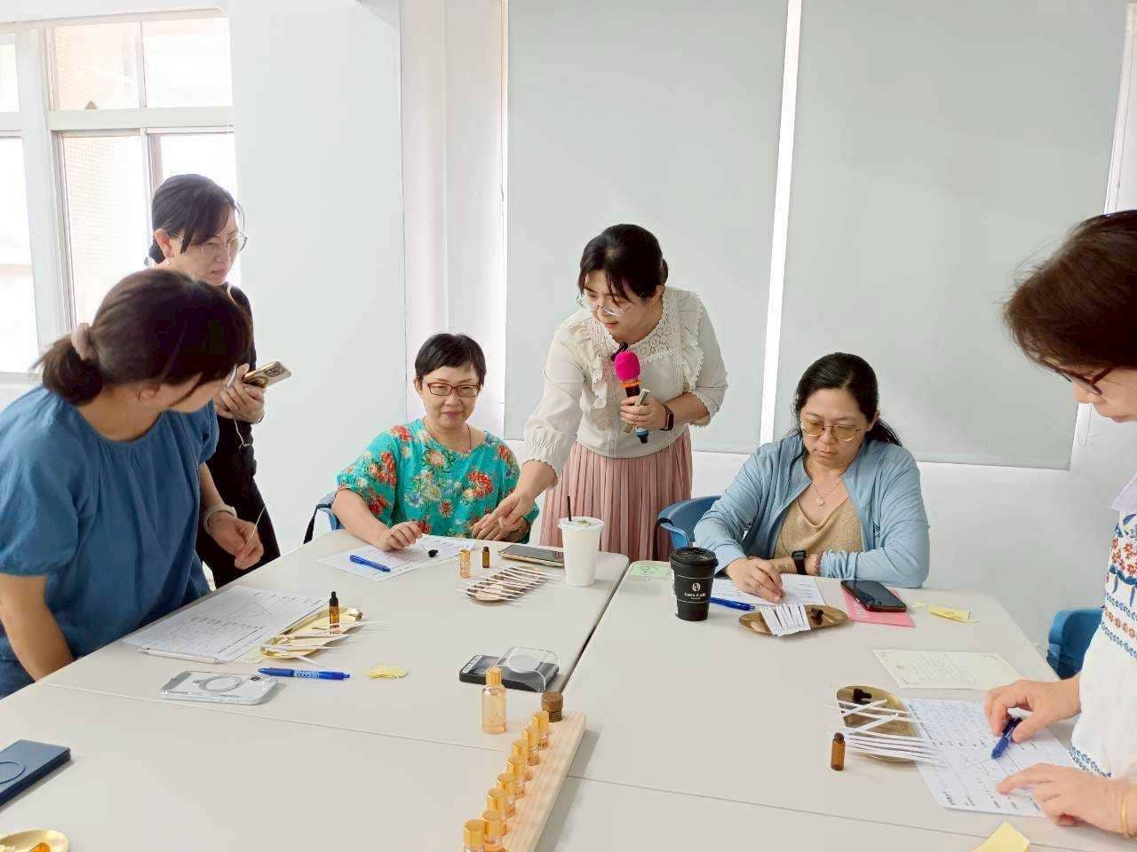 水庫淤泥變身擴香石　台中社創基地團隊帶姐妹創業