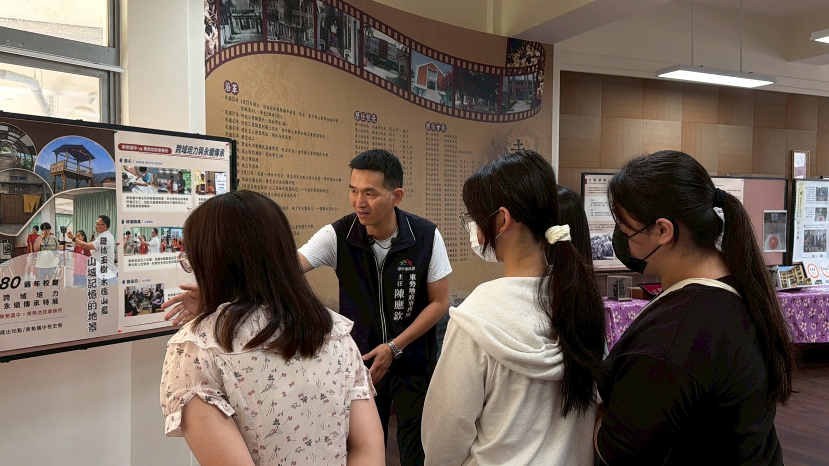 從地籍圖到百年測量儀器 東勢地政所攜手東勢國中展出地政文物 從地籍圖到百年測量儀器 東勢地政所攜手東勢國中展出地政文物