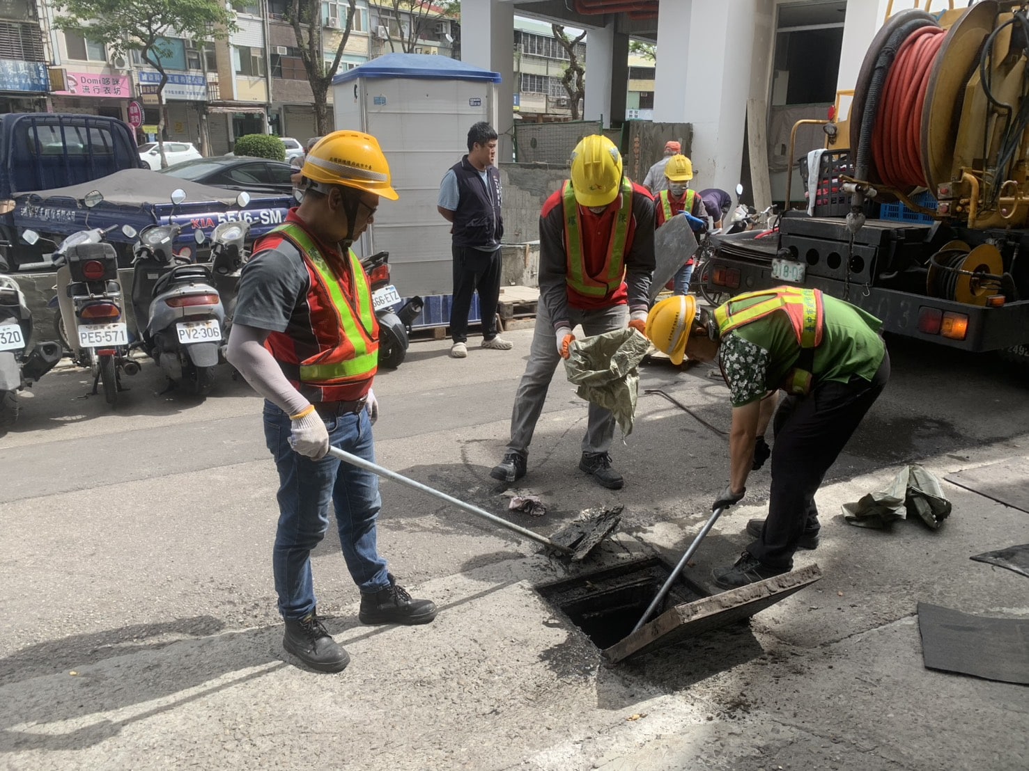 因應未來兩週強降雨 中市環保局啟動整備加強排水熱點清疏