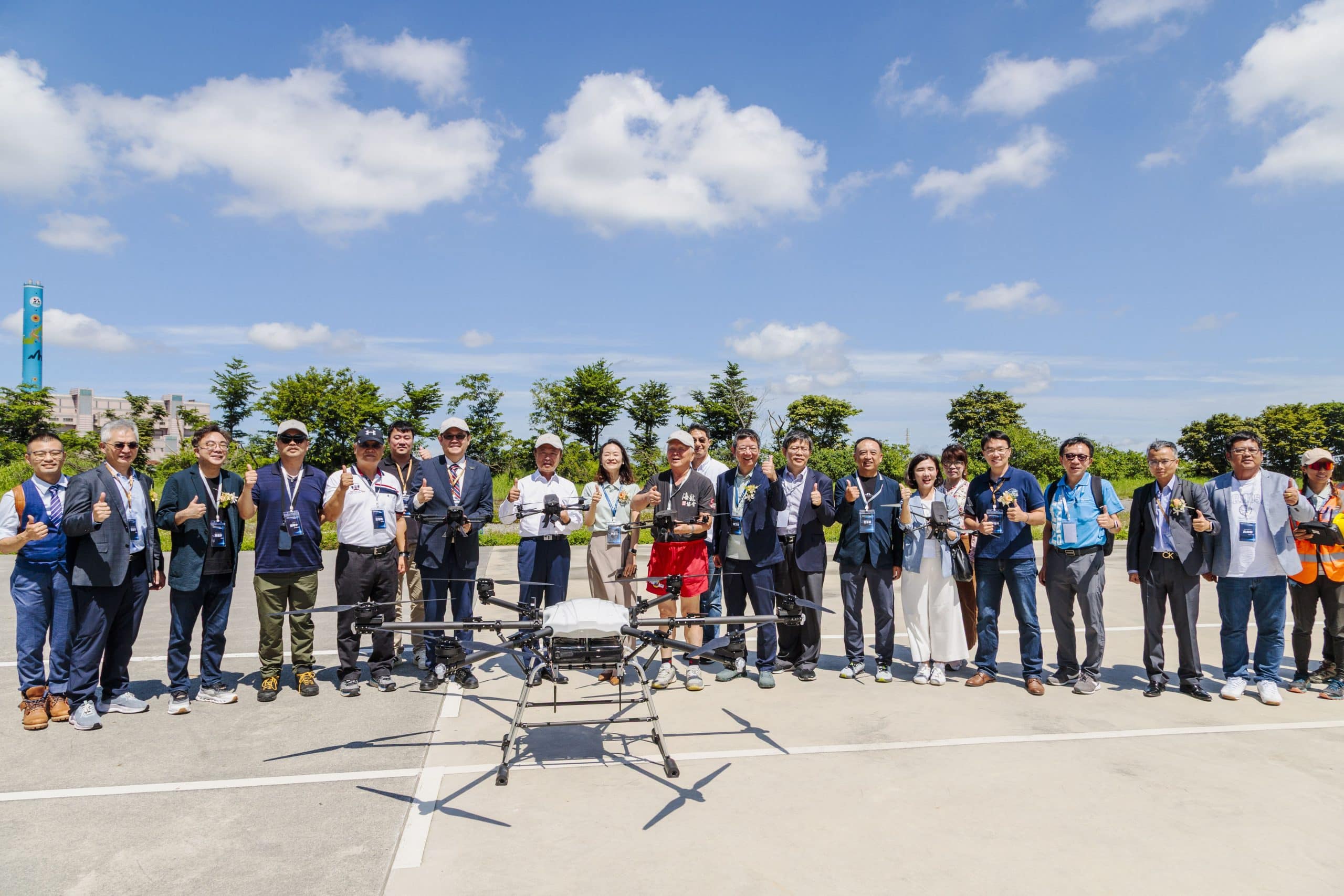 翁章梁見證璿元科技首發多機一站式通訊系統