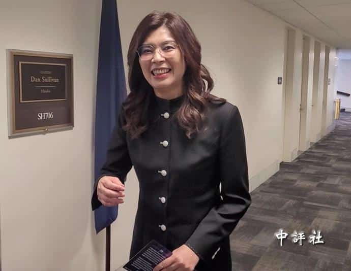 鄭麗文自誇腿長 跑遍國會山莊見九議員 鄭麗文自誇腿長 跑遍國會山莊見九議員