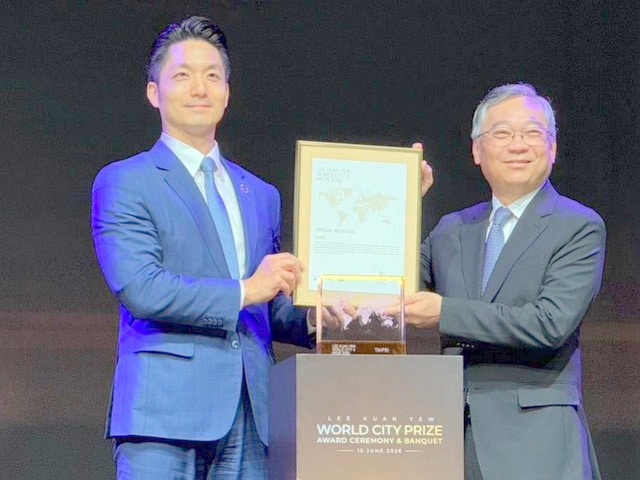 與黃循財握手致意 蔣萬安星國演講 輝達為例盼台北成可靠隊友 與黃循財握手致意 蔣萬安星國演講 輝達為例盼台北成可靠隊友