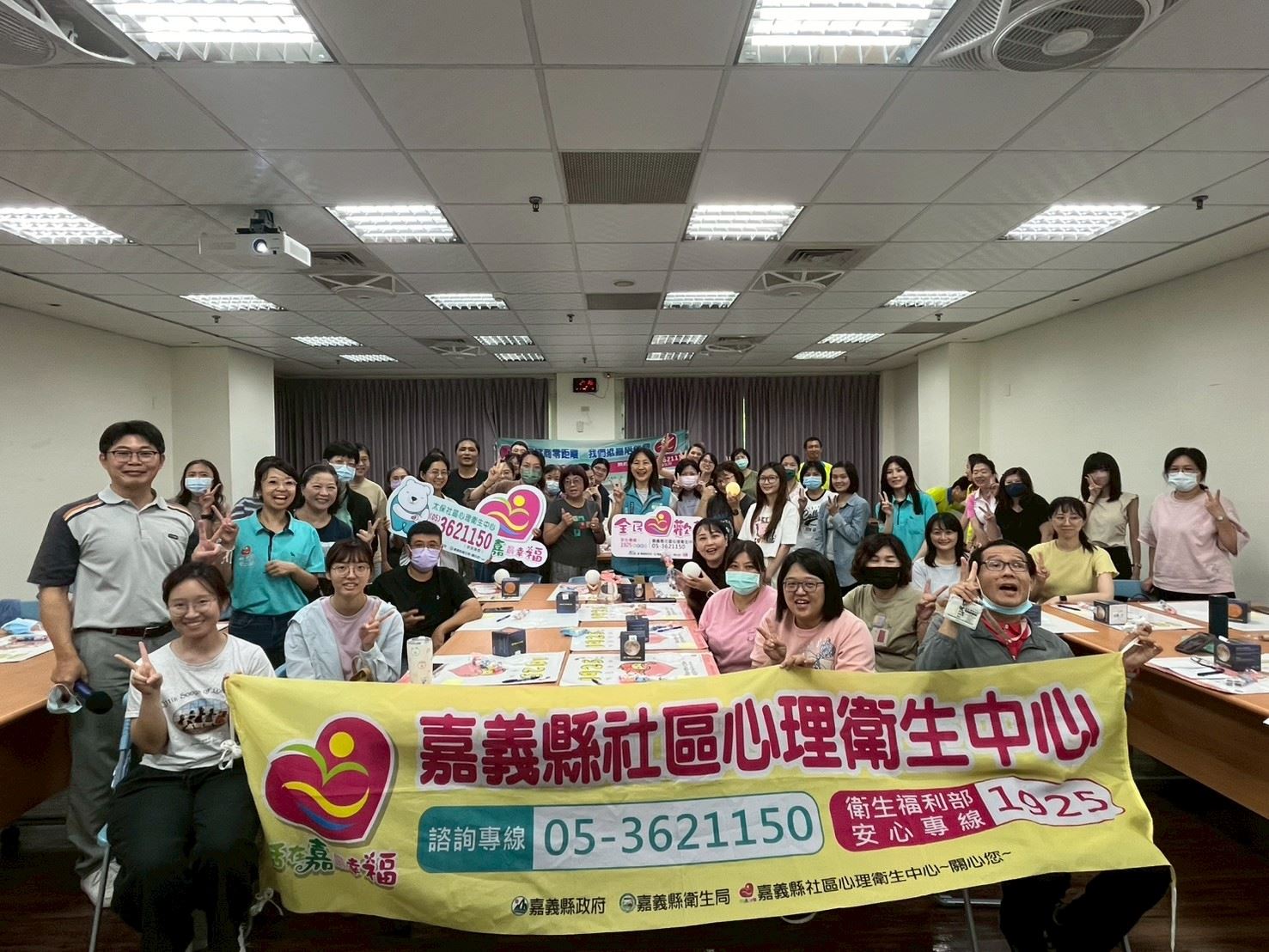 點亮職場心能量!嘉義縣衛生局以夜燈彩繪陪伴員工紓壓療心 點亮職場心能量!嘉義縣衛生局以夜燈彩繪陪伴員工紓壓療心