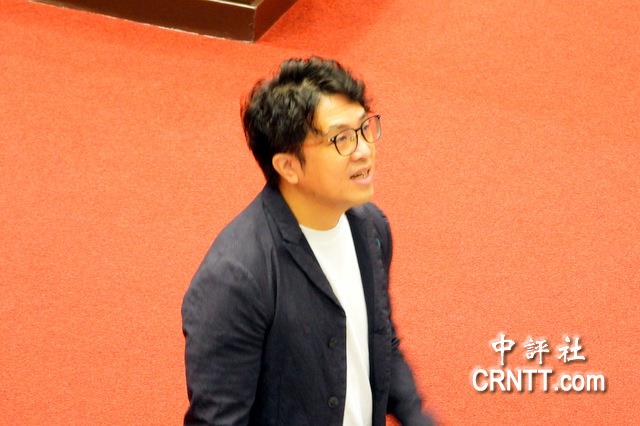 沈伯洋5問蔣萬安　 殷瑋酸“問A答B”