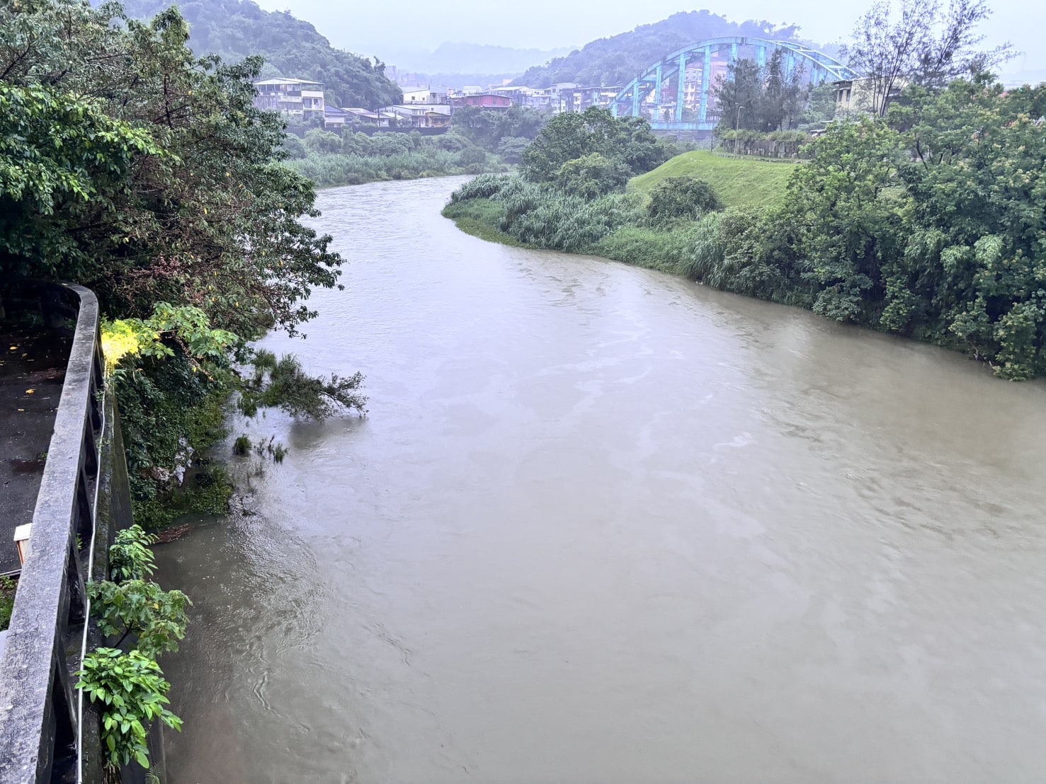 基隆河碇內段疑似泡沫污染　基隆市府啟動應變處置