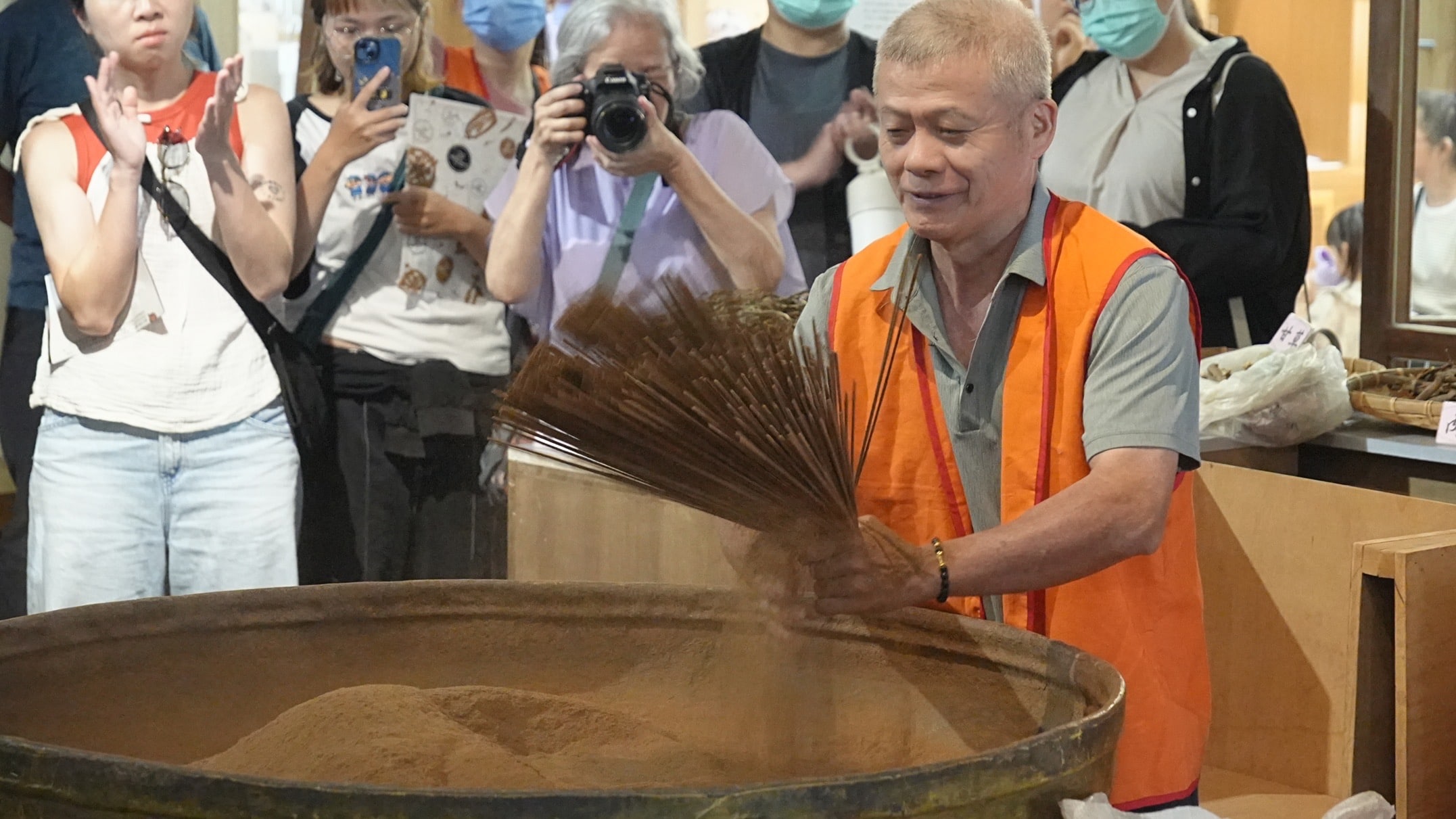 嘉義獨有「香腳花」重現！藝術節邀民眾近距離體驗百年製香工藝